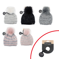Naisten pipo neulottu