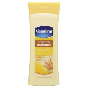 Vaseline Body Lotion Essential Moi 200ml